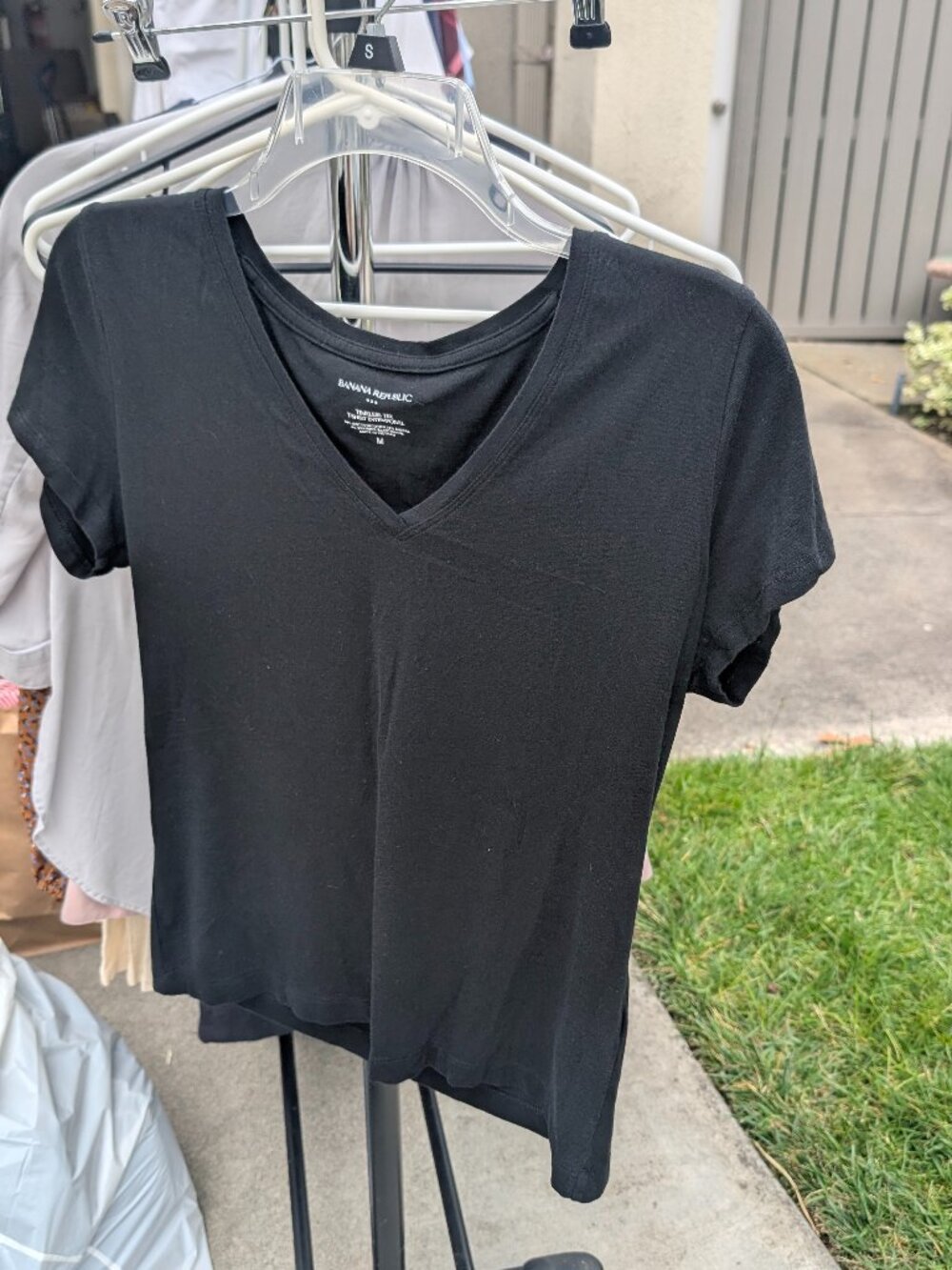 Banana Republic Timeless Tee V-Neck Black